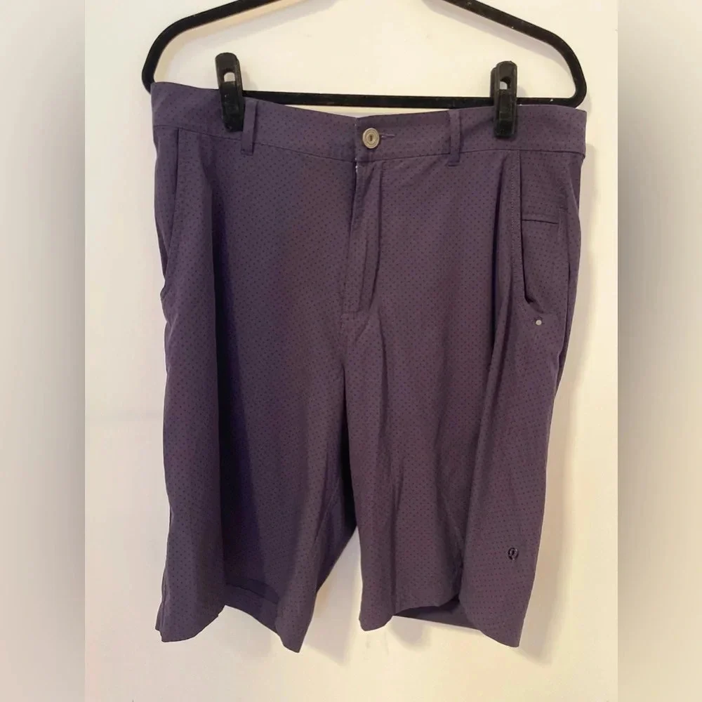Lululemon Men’s athletic performance Shorts navy/ black polka dot  Size 36